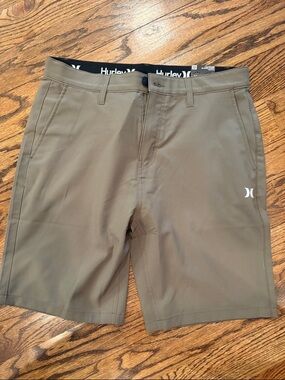 Hurley Men's Olive Green Hybrid Shorts 33” waist 9.75” inseam NWT